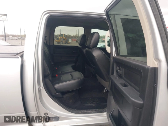 2015 Ram 2500 Tradesman z VIN 3C6UR5CL7FG557414, wystawiony jako IAAI lot #41829862 z przebiegiem 106 106 mil mil oraz . Historia ofert i sprzedaży dostępna na DreamBid. Obrazek 8.