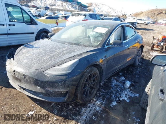 2020 Tesla Model 3 Standard Range Plus z VIN 5YJ3E1EA0LF739011, wystawiony jako IAAI lot #41379792 z przebiegiem Nie podano mil oraz . Historia ofert i sprzedaży dostępna na DreamBid. Obrazek 16.