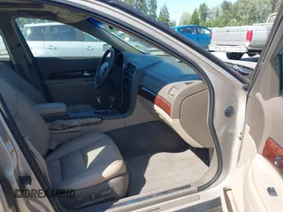 2000 Lincoln LS z VIN 1LNHM86S9YY852483, wystawiony jako IAAI lot #42292141 z przebiegiem 126 347 mil mil oraz . Historia ofert i sprzedaży dostępna na DreamBid. Obrazek 5.