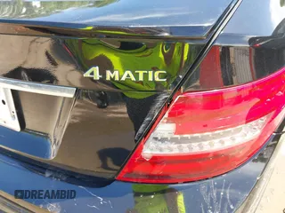 2013 Mercedes-Benz C 300 Sport z VIN WDDGF8AB0DR292722, wystawiony jako IAAI lot #42270735 z przebiegiem 113 119 mil mil oraz . Historia ofert i sprzedaży dostępna na DreamBid. Obrazek 18.