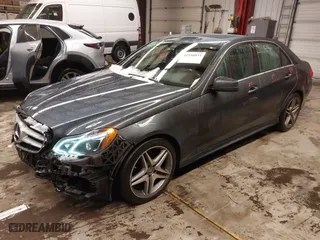 2014 Mercedes-Benz E-Class E 350 Luxury with VIN WDDHF8JB3EA824954, listed as a IAAI auction lot 41556033 with 96,897 mi miles. Bid and sale history available at carsss.com. Image 21.