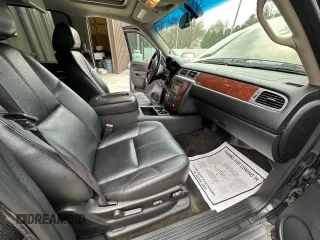 2013 Chevrolet Suburban LT with VIN 1GNSKJE78DR138778, listed as a Copart auction lot 55407775 with 100,121 mi miles and Clean Title. Bid and sale history available at DreamBid. Image 5.