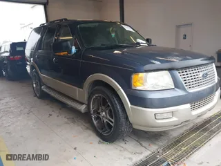 2005 Ford Expedition Eddie Bauer with VIN 1FMPU17585LA92339, listed as a IAAI auction lot 41840325 with 237,470 mi miles. Bid and sale history available at carsss.com. Image 1.