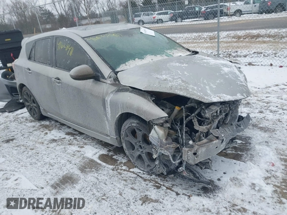 2011 Mazda 3 S Grand Touring z VIN JM1BL1M67B1417049, wystawiony jako IAAI lot #41628411 z przebiegiem 178 790 mil mil oraz . Historia ofert i sprzedaży dostępna na DreamBid. Obrazek 1.