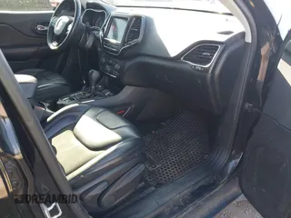 2019 Jeep Cherokee Trailhawk with VIN 1C4PJMBX3KD483895, listed as a IAAI auction lot 42696774 with 122,932 mi miles and . Bid and sale history available at DreamBid. Image 5.