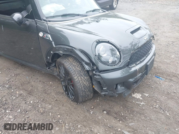 2015 MINI Convertible S с VIN WMWZP3C53FT708047, выставлен на аукционе IAAI как лот 42617704 с пробегом 24 932 миль миль и . История ставок и продаж доступна на DreamBid. Изображение 6.