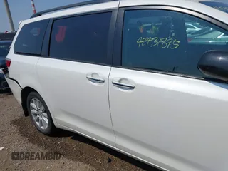 2017 Toyota Sienna XLE z VIN 5TDDZ3DC5HS150577, wystawiony jako IAAI lot #42431875 z przebiegiem 108 275 mil mil oraz . Historia ofert i sprzedaży dostępna na DreamBid. Obrazek 13.