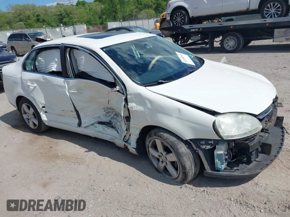 2008 Volkswagen Jetta SE with VIN 3VWRZ71KX8M192099, listed as a IAAI auction lot 42198564 with 125,699 mi miles and . Bid and sale history available at DreamBid. Image 1.