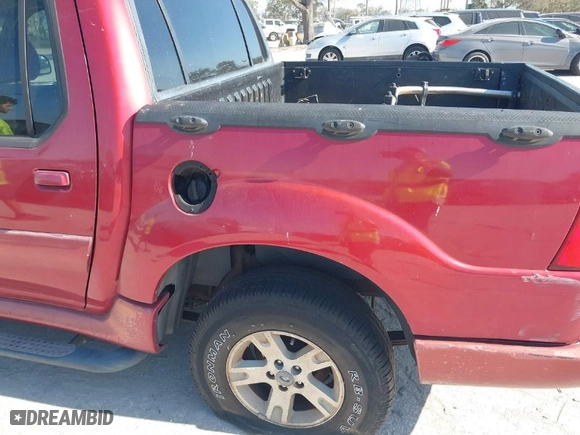 2005 Ford Explorer Sport Trac XLS with VIN 1FMZU67KX5UA07264, listed as a IAAI auction lot 41573884 with 226,421 mi miles. Bid and sale history available at carsss.com. Image 6.