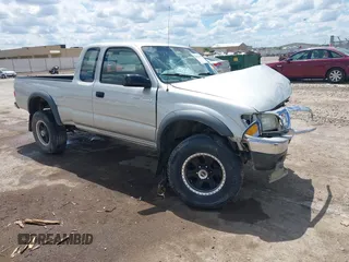 2004 Toyota Tacoma z VIN 5TEWM72N64Z353798, wystawiony jako IAAI lot #42177489 z przebiegiem Nie podano mil oraz . Historia ofert i sprzedaży dostępna na DreamBid. Obrazek 1.