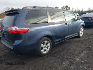 2020 Toyota Sienna LE Auto Access Seat with VIN 5TDKZ3DC4LS050616, listed as a IAAI auction lot 41412876 with 91,525 mi miles. Bid and sale history available at carsss.com. Image 4.