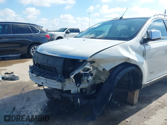 2009 Lincoln MKX with VIN 2LMDU68CX9BJ07222, listed as a IAAI auction lot 40805784 with 198,043 mi miles. Bid and sale history available at carsss.com. Image 6.