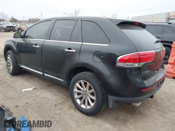 2012 Lincoln MKX z VIN 2LMDJ8JK0CBL17485, wystawiony jako IAAI lot #41697261 z przebiegiem 171 648 mil mil oraz . Historia ofert i sprzedaży dostępna na DreamBid. Obrazek 3.
