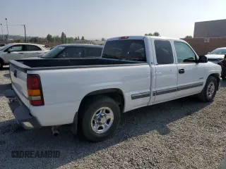 2000 Chevrolet Silverado 1500 LS with VIN 2GCEC19V0Y1122598, listed as a Copart auction lot 53875795 with 86,066 mi miles and Salvage Title. Bid and sale history available at DreamBid. Image 3.