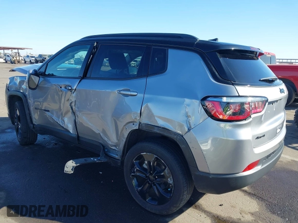 2018 Jeep Compass Latitude with VIN 3C4NJDBB6JT299247, listed as a IAAI auction lot 41591106 with 48,685 mi miles. Bid and sale history available at carsss.com. Image 3.