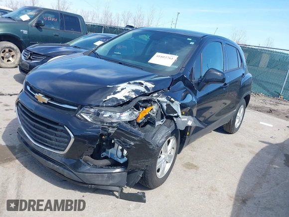 2021 Chevrolet Trax LS z VIN KL7CJKSB8MB303491, wystawiony jako IAAI lot #41803761 z przebiegiem 65 452 mil mil oraz . Historia ofert i sprzedaży dostępna na DreamBid. Obrazek 2.