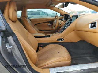 2017 Aston Martin DB11 z VIN SCFRMFAV2HGL00765, wystawiony jako Copart lot #55667215 z przebiegiem Nie podano mil oraz Nie do naprawy. Historia ofert i sprzedaży dostępna na DreamBid. Obrazek 7.