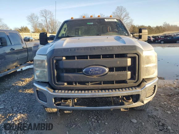 2014 Ford F-350 XL with VIN 1FT8X3BT7EEA61279, listed as a Copart auction lot 43035235 with 258,391 mi miles and Clean title. Bid and sale history available at DreamBid. Image 5.