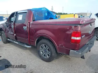 2005 Ford F-150 XLT z VIN 1FTPW12545FB51424, wystawiony jako IAAI lot #42651343 z przebiegiem 231 555 mil mil oraz . Historia ofert i sprzedaży dostępna na DreamBid. Obrazek 3.