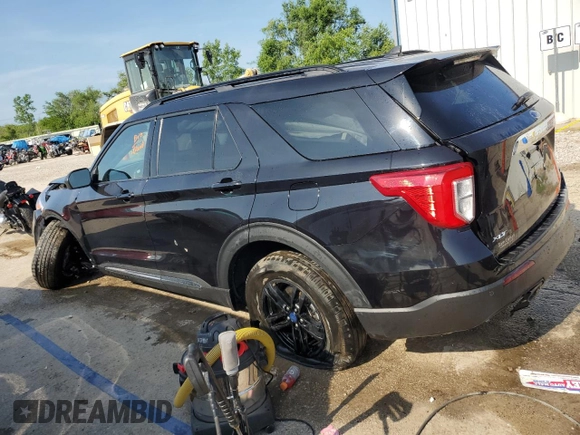2023 Ford Explorer XLT z VIN 1FMSK8DH9PGA38728, wystawiony jako Copart lot #62331795 z przebiegiem 40 489 mil mil oraz Szkoda całkowita • Salvage title. Historia ofert i sprzedaży dostępna na DreamBid. Obrazek 2.