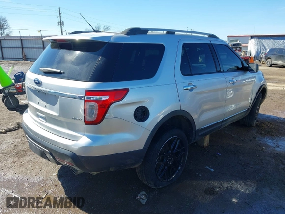 2011 Ford Explorer XLT with VIN 1FMHK8D85BGA11352, listed as a IAAI auction lot 41583934 with 238,362 mi miles and . Bid and sale history available at carsss.com. Image 4.