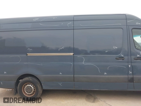 2019 Mercedes-Benz Sprinter Cargo z VIN WD4PF1CD9KP127024, wystawiony jako IAAI lot #40745606 z przebiegiem 127 630 mil mil oraz . Historia ofert i sprzedaży dostępna na DreamBid. Obrazek 13.