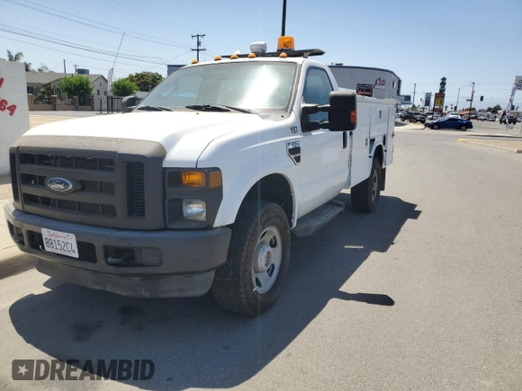 2009 Ford F-350 with VIN 1FDSF35Y09EA28559, listed as a Copart auction lot 59176095 with 235,792 mi miles and Clean title. Bid and sale history available at DreamBid. Image 2.