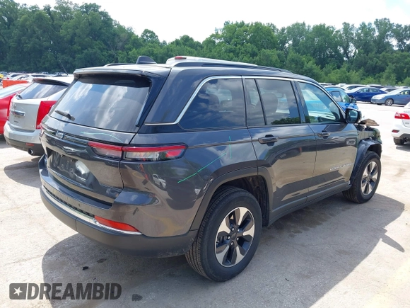 2024 Jeep Grand Cherokee with VIN 1C4RJYB68RC132293, listed as a IAAI auction lot 42597310 with 39,517 mi miles and . Bid and sale history available at DreamBid. Image 4.