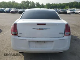 2014 Chrysler 300 S z VIN 2C3CCAGGXEH120747, wystawiony jako Copart lot #54400005 z przebiegiem 135 743 mil mil oraz Szkoda całkowita • Salvage title. Historia ofert i sprzedaży dostępna na DreamBid. Obrazek 6.