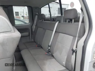 2004 Ford F-150 XL z VIN 1FTPX125X4NA15610, wystawiony jako IAAI lot #42316587 z przebiegiem 243 554 mil mil oraz . Historia ofert i sprzedaży dostępna na DreamBid. Obrazek 8.