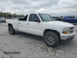 2003 GMC Sierra 1500HD SLE z VIN 1GTGK13U03F166999, wystawiony jako Copart lot #52696595 z przebiegiem 241 886 mil mil oraz Szkoda całkowita • Salvage title. Historia ofert i sprzedaży dostępna na DreamBid. Obrazek 4.
