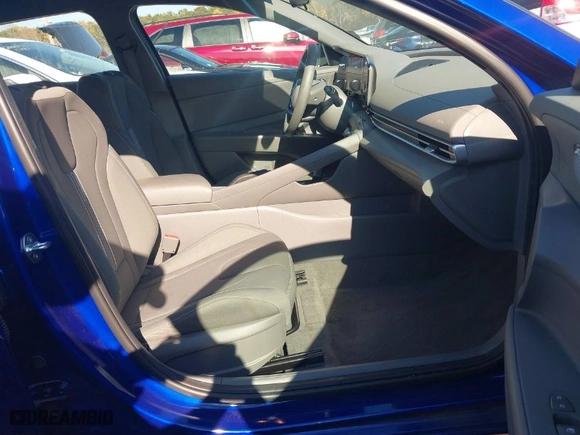 2024 Hyundai Elantra SEL with VIN KMHLM4DG7RU692937, listed as a IAAI auction lot 40840306 with 22,031 mi miles. Bid and sale history available at carsss.com. Image 5.