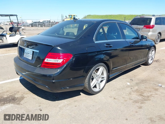 2012 Mercedes-Benz C 250 Sport z VIN WDDGF4HB4CA648004, wystawiony jako IAAI lot #41891519 z przebiegiem 108 076 mil mil oraz . Historia ofert i sprzedaży dostępna na DreamBid. Obrazek 4.