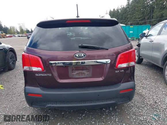 2012 Kia Sorento EX with VIN 5XYKUDA2XCG288581, listed as a IAAI auction lot 42011463 with 449,858 mi miles. Bid and sale history available at carsss.com. Image 16.