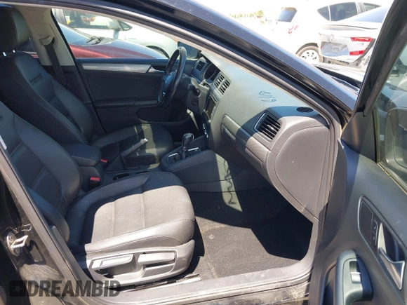2015 Volkswagen Jetta SE with VIN 3VWD17AJ9FM298291, listed as a IAAI auction lot 42543981 with 138,425 mi miles and . Bid and sale history available at DreamBid. Image 5.