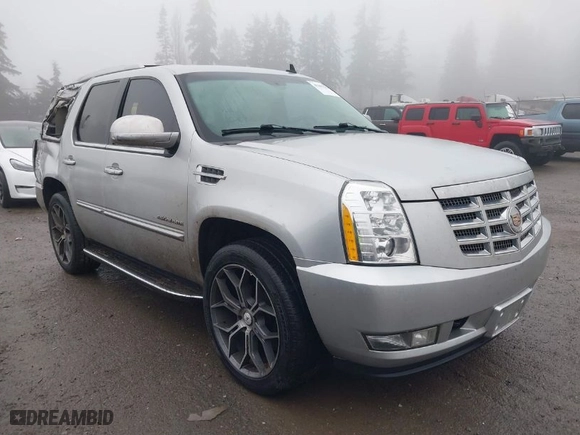 2013 Cadillac Escalade Luxury with VIN 1GYS4BEF3DR201649, listed as a IAAI auction lot 41357511 with 158,665 mi miles. Bid and sale history available at carsss.com. Image 1.