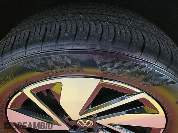 2024 Volkswagen Atlas SE z VIN 1V2HR2CA9RC558223, wystawiony jako IAAI lot #42734557 z przebiegiem 22 426 mil mil oraz . Historia ofert i sprzedaży dostępna na DreamBid. Obrazek 19.
