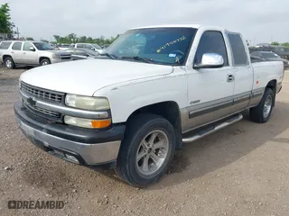 2002 Chevrolet Silverado 1500 LT with VIN 2GCEK19T821377914, listed as a IAAI auction lot 41955722 with 197,892 mi miles. Bid and sale history available at carsss.com. Image 2.