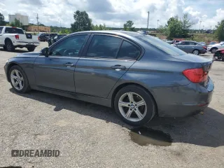 2015 BMW 3 Series 320i z VIN WBA3B1G56FNT63992, wystawiony jako Copart lot #60656215 z przebiegiem Nie podano mil oraz Czysty tytuł • Clean title. Historia ofert i sprzedaży dostępna na DreamBid. Obrazek 2.