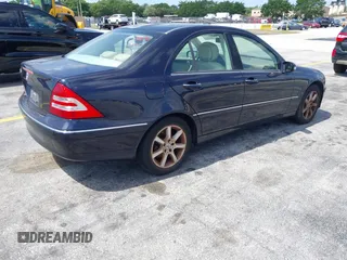 2007 Mercedes-Benz C 280 Luxury z VIN WDBRF54H57F881982, wystawiony jako IAAI lot #42167028 z przebiegiem 190 661 mil mil oraz . Historia ofert i sprzedaży dostępna na DreamBid. Obrazek 4.