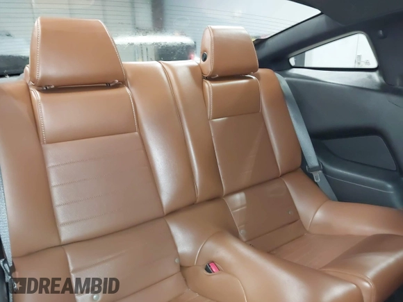 2013 Ford Mustang V6 z VIN 1ZVBP8AM5D5268763, wystawiony jako IAAI lot #42254330 z przebiegiem 127 353 mil mil oraz . Historia ofert i sprzedaży dostępna na DreamBid. Obrazek 8.