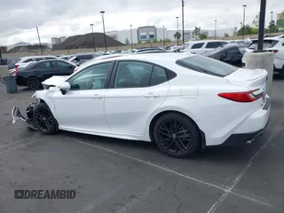 2025 Toyota Camry LE z VIN 4T1DAACK3SU533985, wystawiony jako IAAI lot #42118873 z przebiegiem Nie podano mil oraz . Historia ofert i sprzedaży dostępna na DreamBid. Obrazek 15.