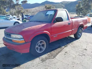 2000 Chevrolet S-10 LS with VIN 1GCCS1446Y8107335, listed as a IAAI auction lot 41754512 with 222,765 mi miles. Bid and sale history available at carsss.com. Image 2.
