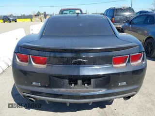 2011 Chevrolet Camaro 1LT z VIN 2G1FB1ED6B9103429, wystawiony jako IAAI lot #41884662 z przebiegiem 135 556 mil mil oraz . Historia ofert i sprzedaży dostępna na DreamBid. Obrazek 16.