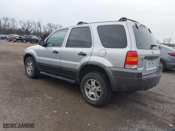 2005 Ford Escape XLT with VIN 1FMYU93125KD27166, listed as a IAAI auction lot 41892715 with 59,067 mi miles. Bid and sale history available at carsss.com. Image 3.