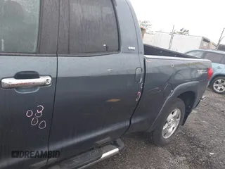 2008 Toyota Tundra z VIN 5TFBV54148X071912, wystawiony jako IAAI lot #42209379 z przebiegiem 261 492 mil mil oraz . Historia ofert i sprzedaży dostępna na DreamBid. Obrazek 19.