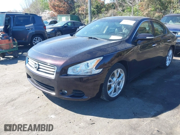 2013 Nissan Maxima S z VIN 1N4AA5AP8DC810075, wystawiony jako IAAI lot #41903613 z przebiegiem 152 091 mil mil oraz . Historia ofert i sprzedaży dostępna na DreamBid. Obrazek 2.