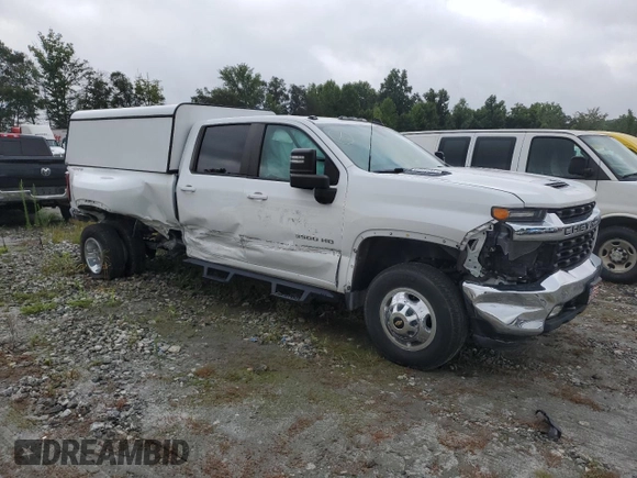 2021 Chevrolet Silverado 3500HD LT with VIN 1GC4YTEY4MF307491, listed as a Copart auction lot 63850124 with 43,029 mi miles and Salvage Title. Bid and sale history available at carsss.com. Image 4.