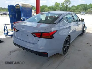 2024 Nissan Altima SR z VIN 1N4BL4CV2RN380575, wystawiony jako IAAI lot #42322744 z przebiegiem 10 763 mil mil oraz . Historia ofert i sprzedaży dostępna na DreamBid. Obrazek 4.