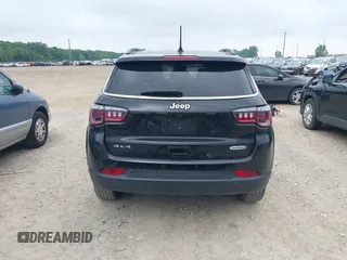 2022 Jeep Compass Latitude z VIN 3C4NJDBB3NT113332, wystawiony jako IAAI lot #42452658 z przebiegiem 43 430 mil mil oraz . Historia ofert i sprzedaży dostępna na DreamBid. Obrazek 17.